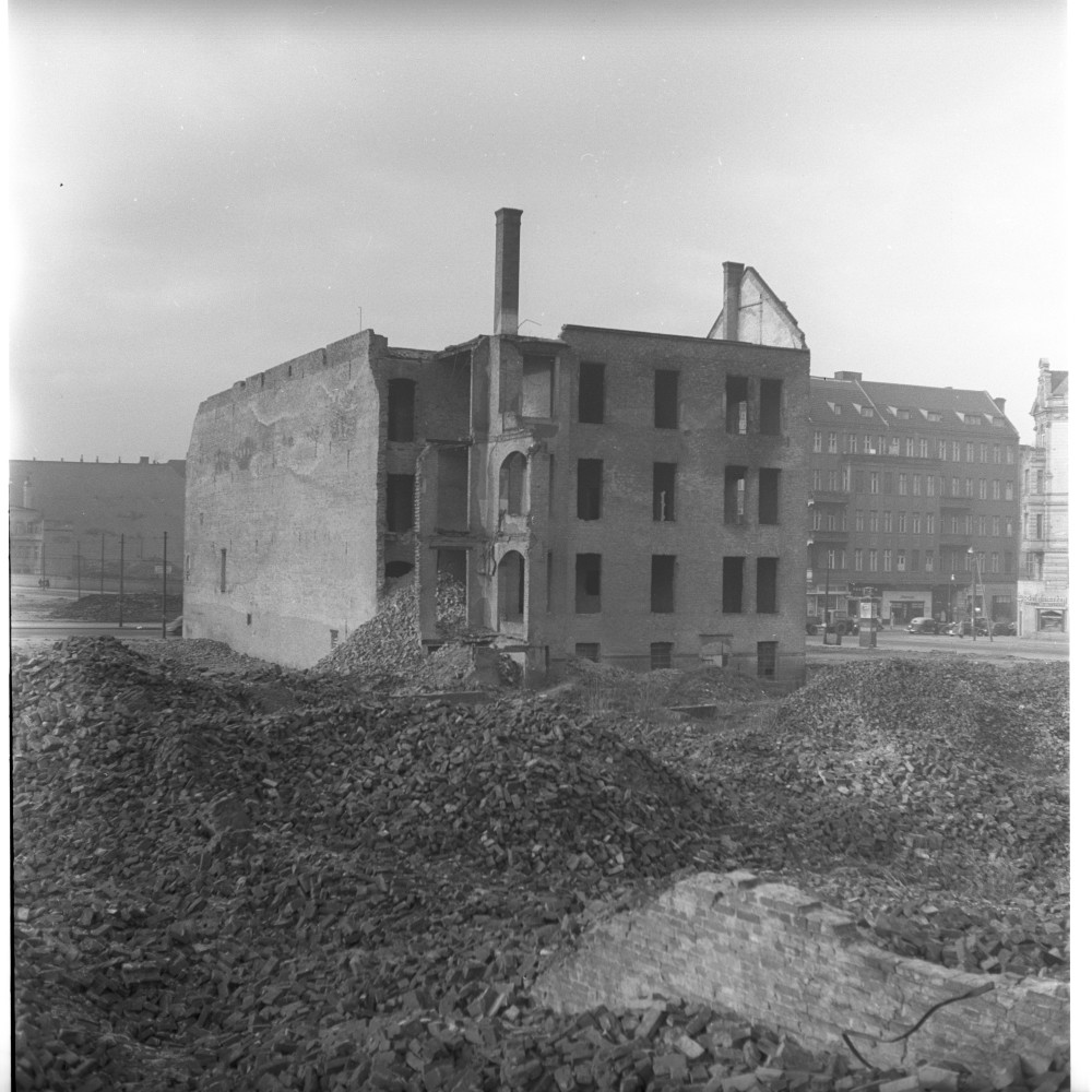Negativ: Ruine, Martin-Luther-Straße 97, 1952 (Museen Tempelhof-Schöneberg/Herwarth Staudt CC BY-NC-SA)