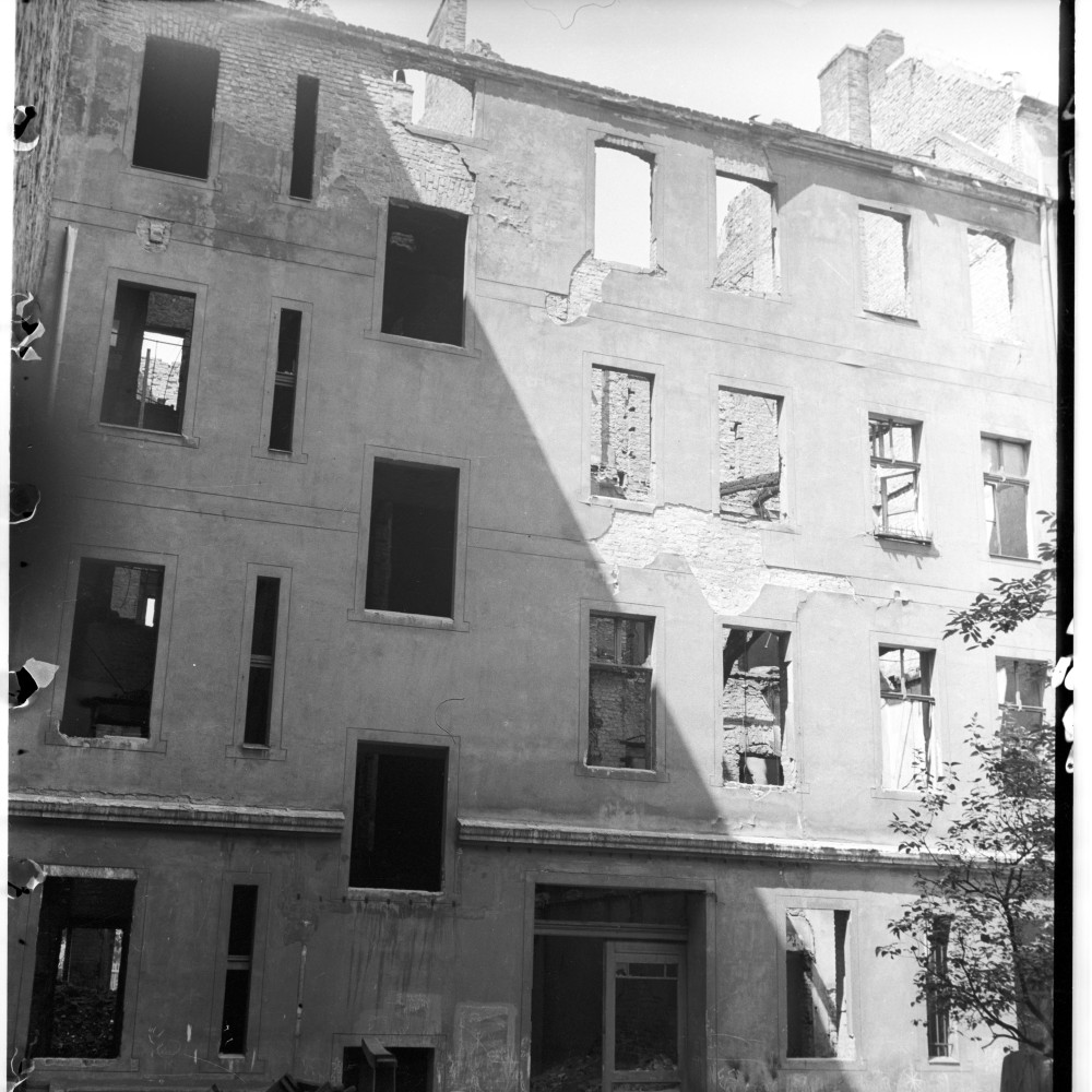 Negativ: Ruine, Menzelstraße 37, 1950 (Museen Tempelhof-Schöneberg/Herwarth Staudt CC BY-NC-SA)