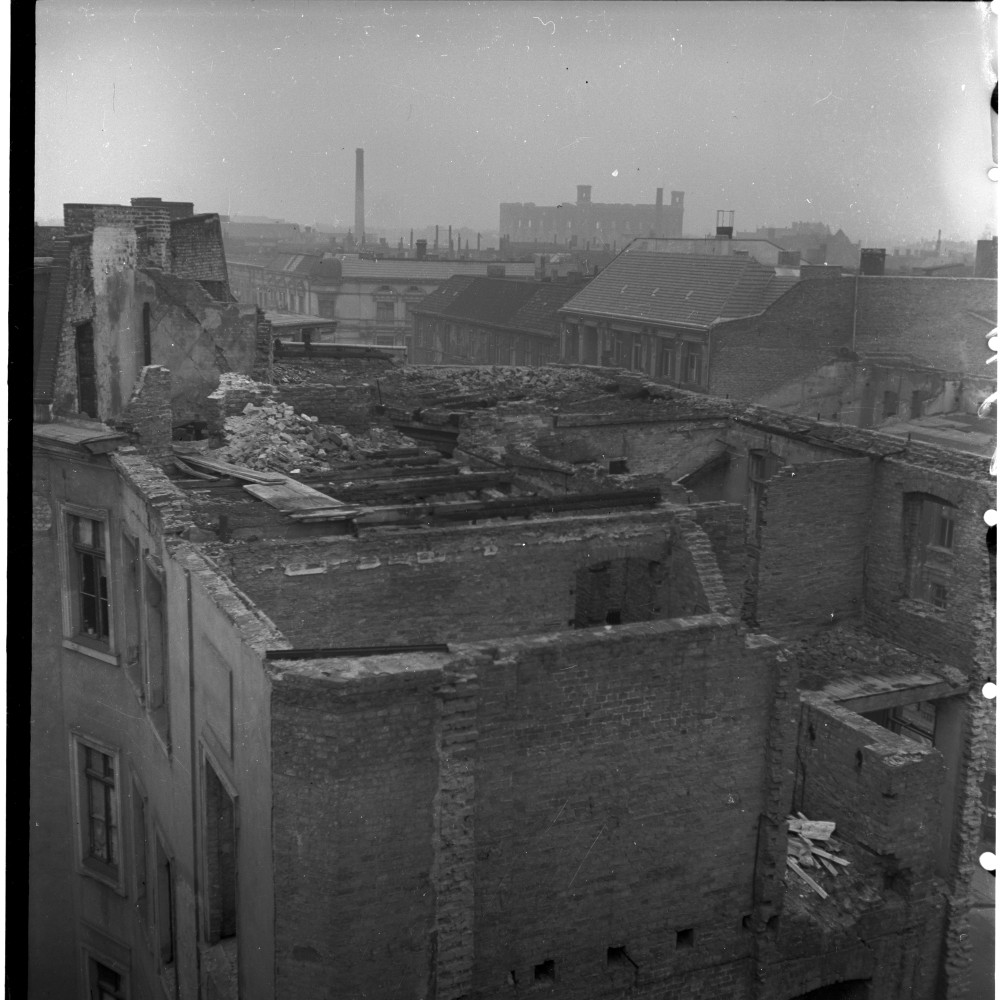 Negativ: Ruine, Motzstraße 17, 1950 (Museen Tempelhof-Schöneberg/Herwarth Staudt CC BY-NC-SA)
