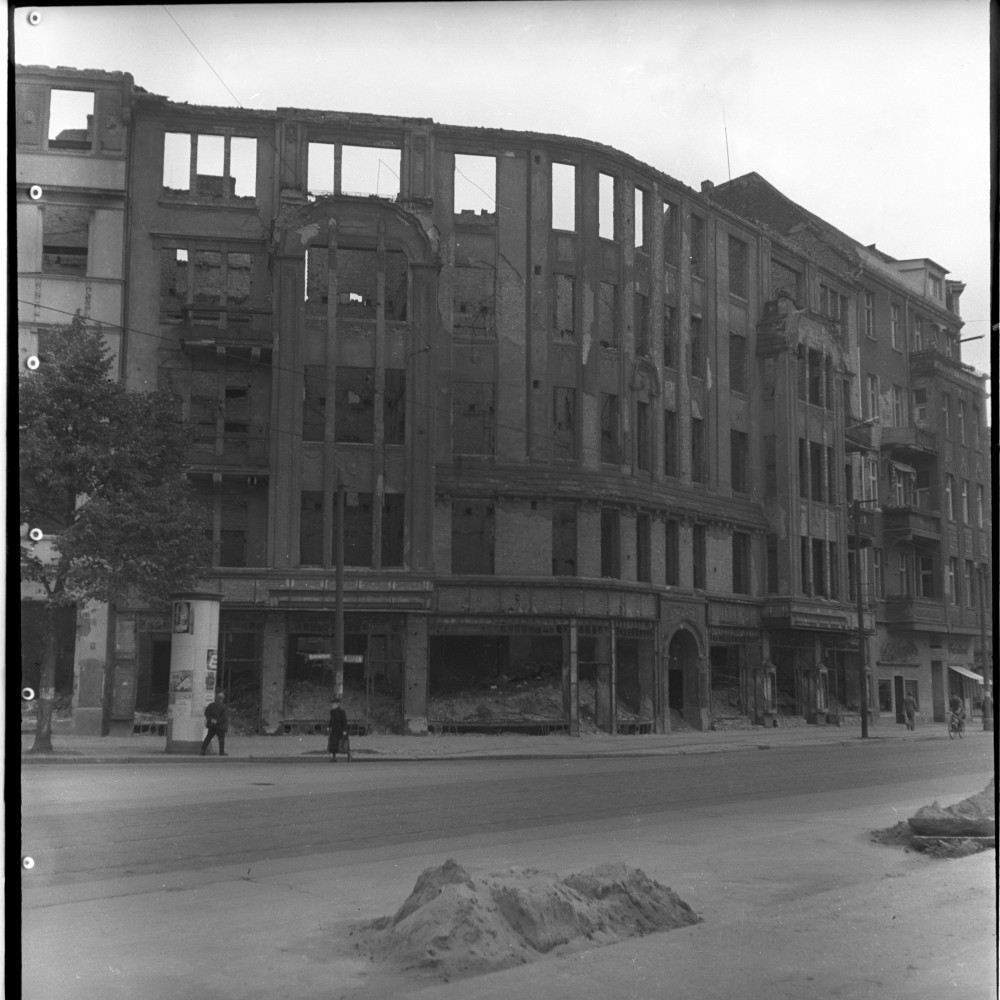 Negativ: Ruine, Motzstraße 40, 1950 (Museen Tempelhof-Schöneberg/Herwarth Staudt CC BY-NC-SA)