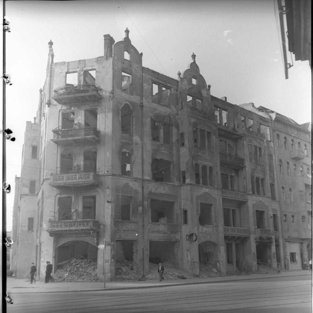 Negativ: Ruine, Motzstraße 72, 1950 (Museen Tempelhof-Schöneberg/Herwarth Staudt CC BY-NC-SA)