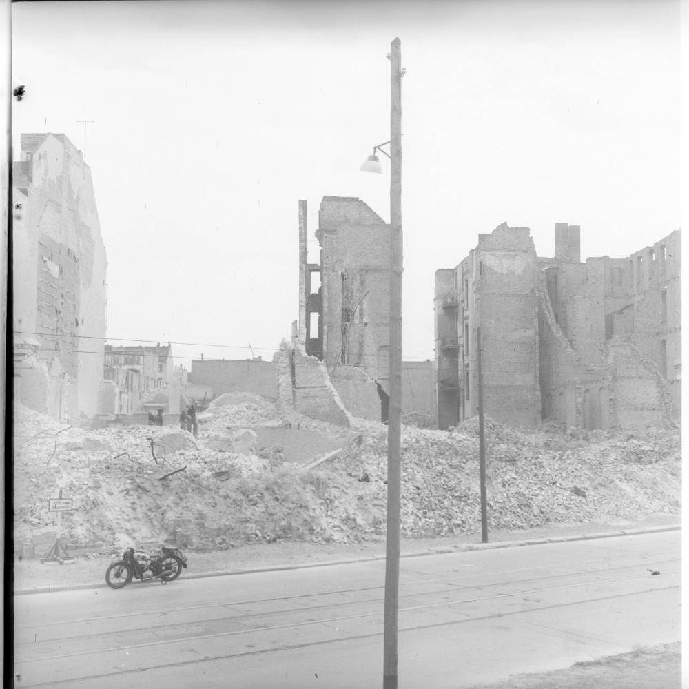 Negativ: Ruine, Nettelbeckstraße 20, 1951 (Museen Tempelhof-Schöneberg/Herwarth Staudt CC BY-NC-SA)