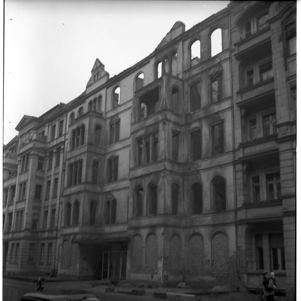Negativ: Ruine, Neue Ansbacher Straße 12 a, 1951 (Museen Tempelhof-Schöneberg/Herwarth Staudt CC BY-NC-SA)
