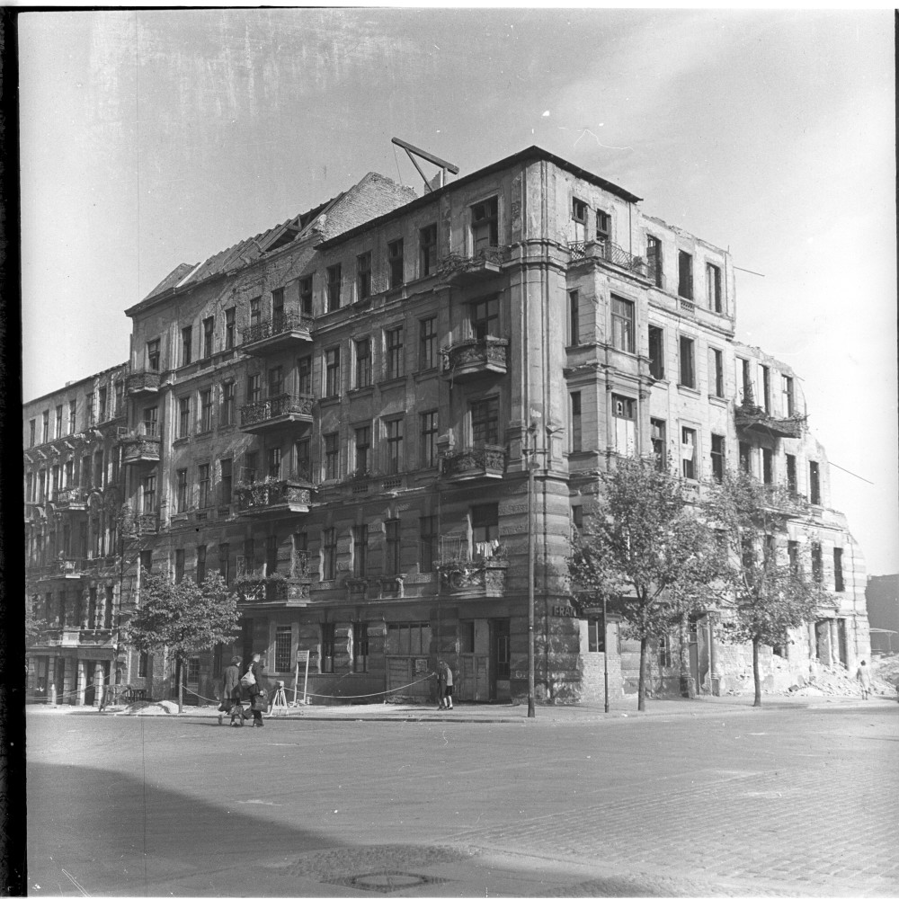 Negativ: Ruine, Neue Kulmer Straße 3-4, 1949 (Museen Tempelhof-Schöneberg/Herwarth Staudt CC BY-NC-SA)