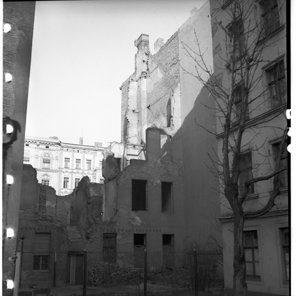 Negativ: Ruine, Neue Steinmetzstraße 6, 1951 (Museen Tempelhof-Schöneberg/Herwarth Staudt CC BY-NC-SA)
