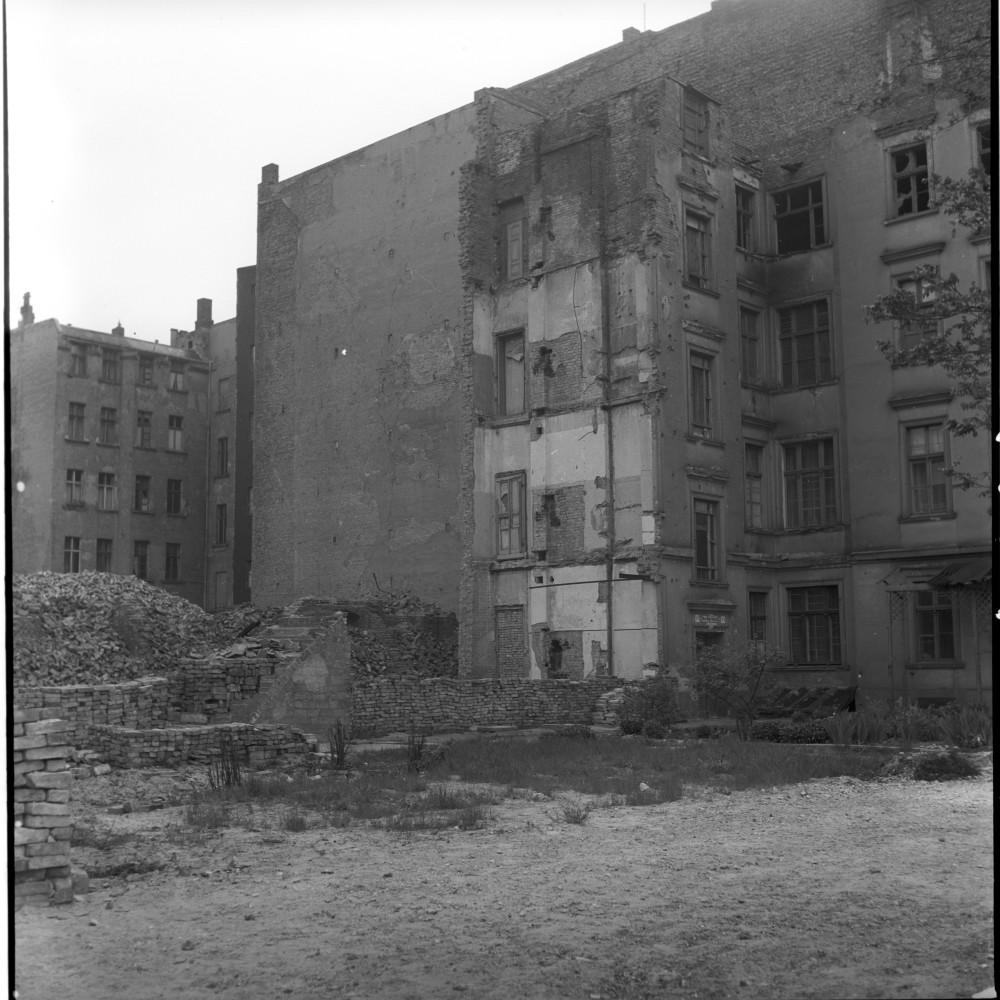 Negativ: Ruine, Neue Winterfeldtstraße 41, 1953 (Museen Tempelhof-Schöneberg/Herwarth Staudt CC BY-NC-SA)