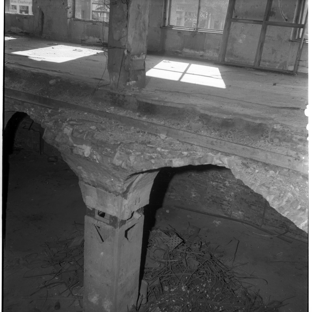 Negativ: Ruine, Niedstraße 1-3, 1951 (Museen Tempelhof-Schöneberg/Herwarth Staudt CC BY-NC-SA)