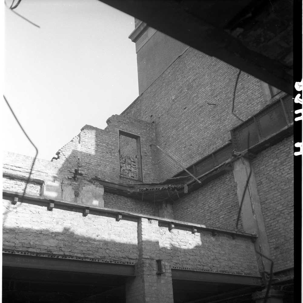 Negativ: Ruine, Niedstraße 1-3, 1951 (Museen Tempelhof-Schöneberg/Herwarth Staudt CC BY-NC-SA)