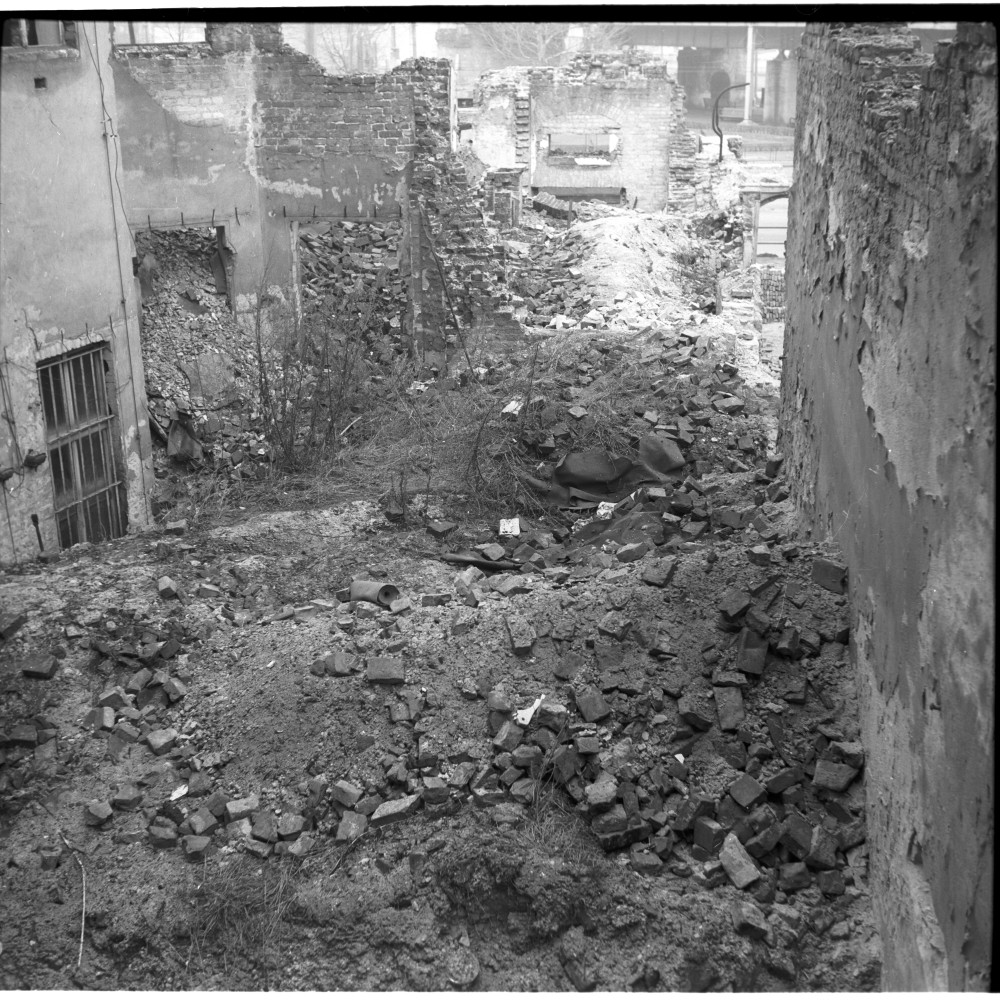 Negativ: Ruine, Nollendorfplatz 8, 1954 (Museen Tempelhof-Schöneberg/Herwarth Staudt CC BY-NC-SA)