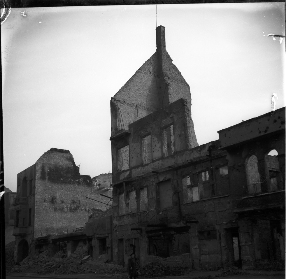Negativ: Ruine, Nürnberger Straße 60, 1950 (Museen Tempelhof-Schöneberg/Herwarth Staudt CC BY-NC-SA)
