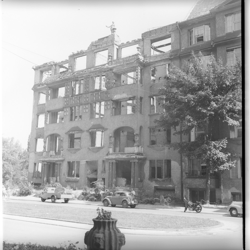 Negativ: Ruine, Nymphenburger Straße 10, 1951 (Museen Tempelhof-Schöneberg/Herwarth Staudt CC BY-NC-SA)