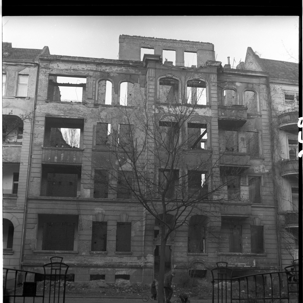 Negativ: Ruine, Odenwaldstraße 2, 1951 (Museen Tempelhof-Schöneberg/Herwarth Staudt CC BY-NC-SA)