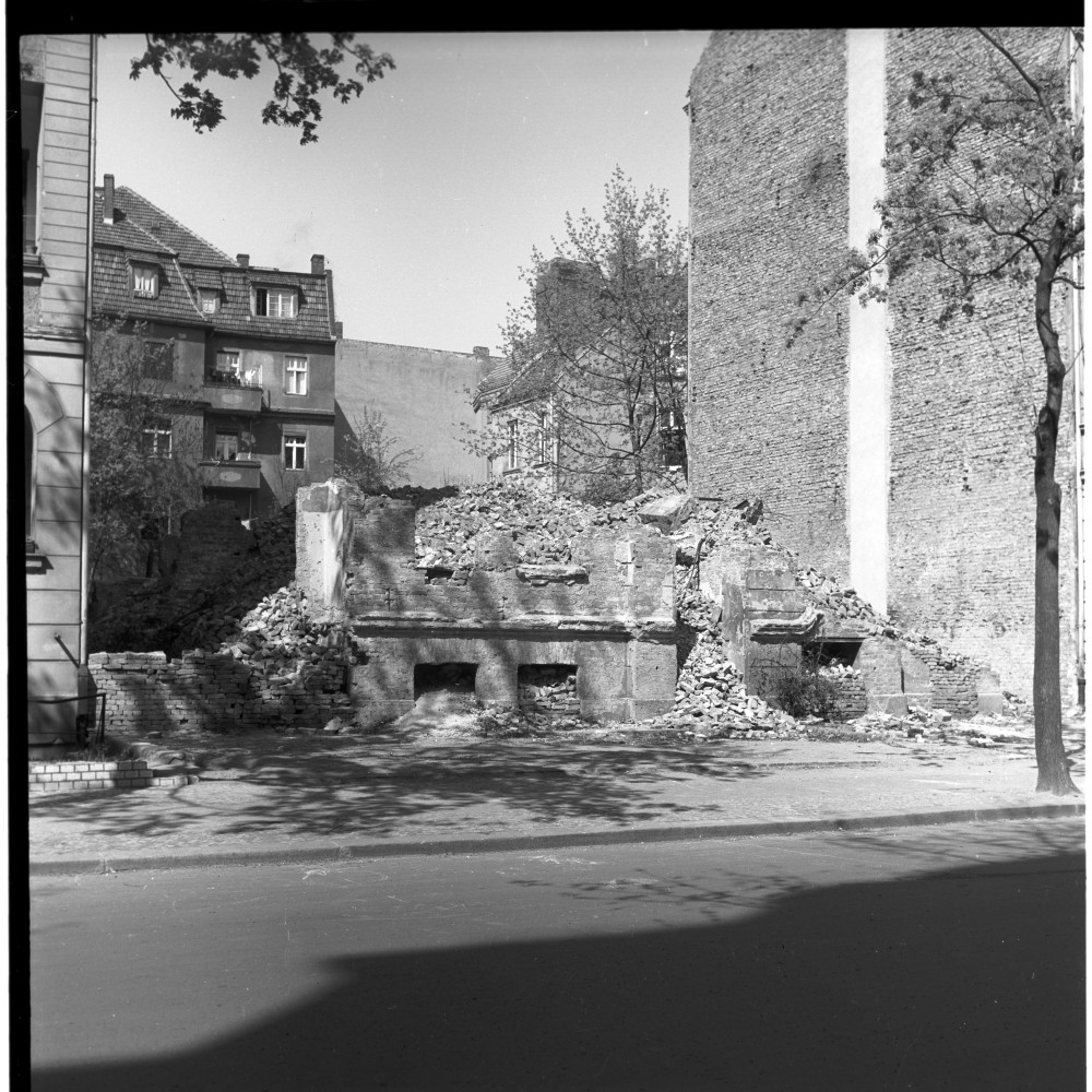 Negativ: Ruine, Odenwaldstraße 2, 1952 (Museen Tempelhof-Schöneberg/Herwarth Staudt CC BY-NC-SA)