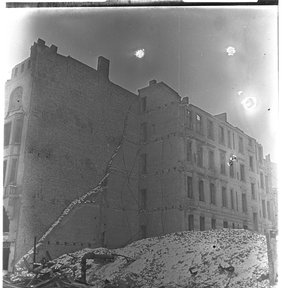 Negativ: Ruine, Passauer Straße 2, 1950 (Museen Tempelhof-Schöneberg/Herwarth Staudt CC BY-NC-SA)