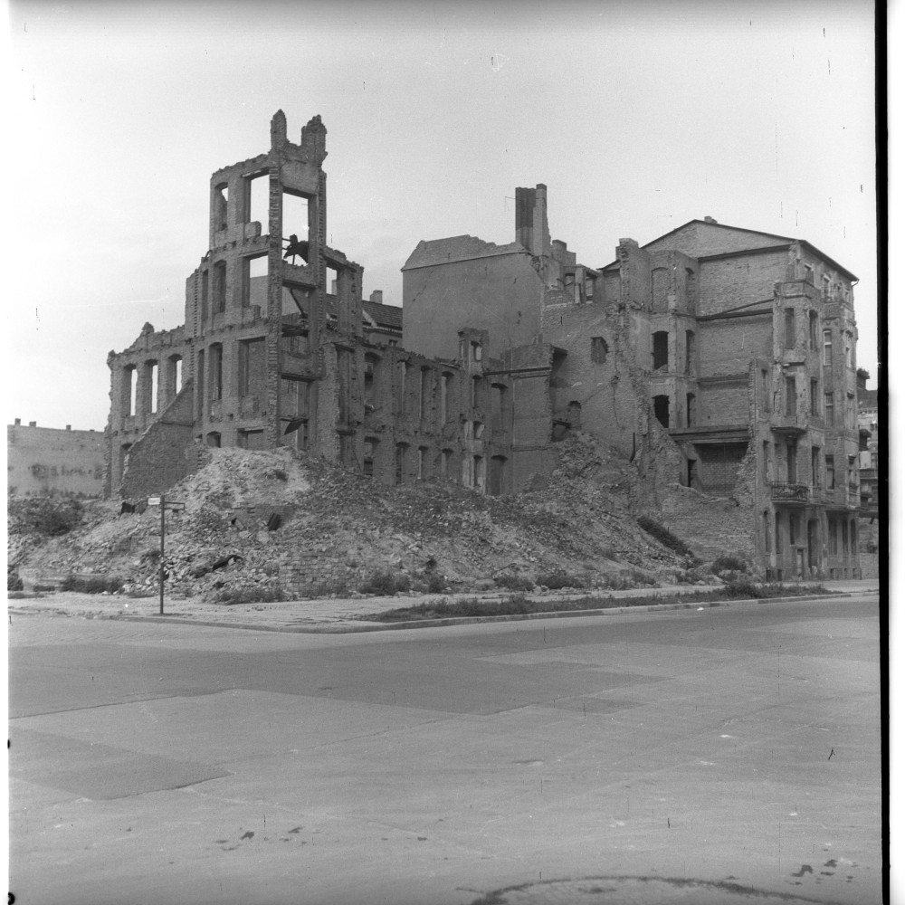 Negativ: Ruine, Passauer Straße 22, 1951 (Museen Tempelhof-Schöneberg/Herwarth Staudt CC BY-NC-SA)
