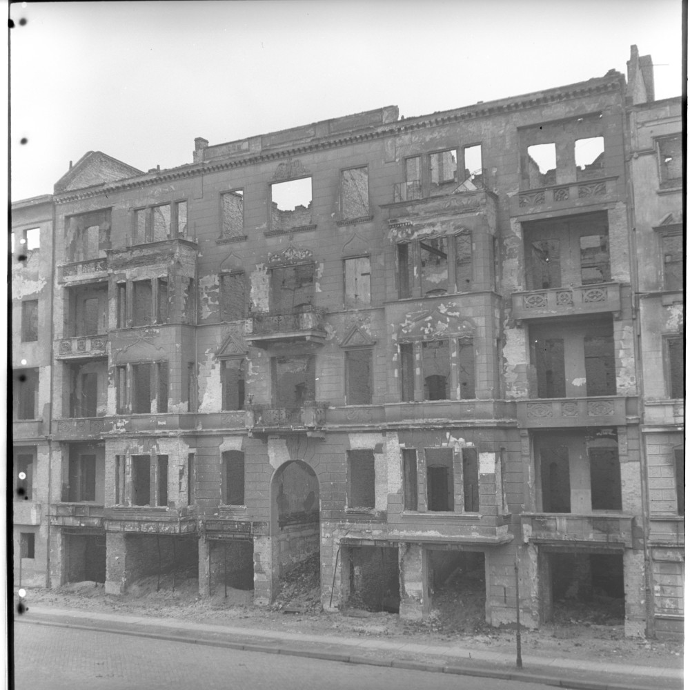 Negativ: Ruine, Passauer Straße 27-28, 1951 (Museen Tempelhof-Schöneberg/Herwarth Staudt CC BY-NC-SA)
