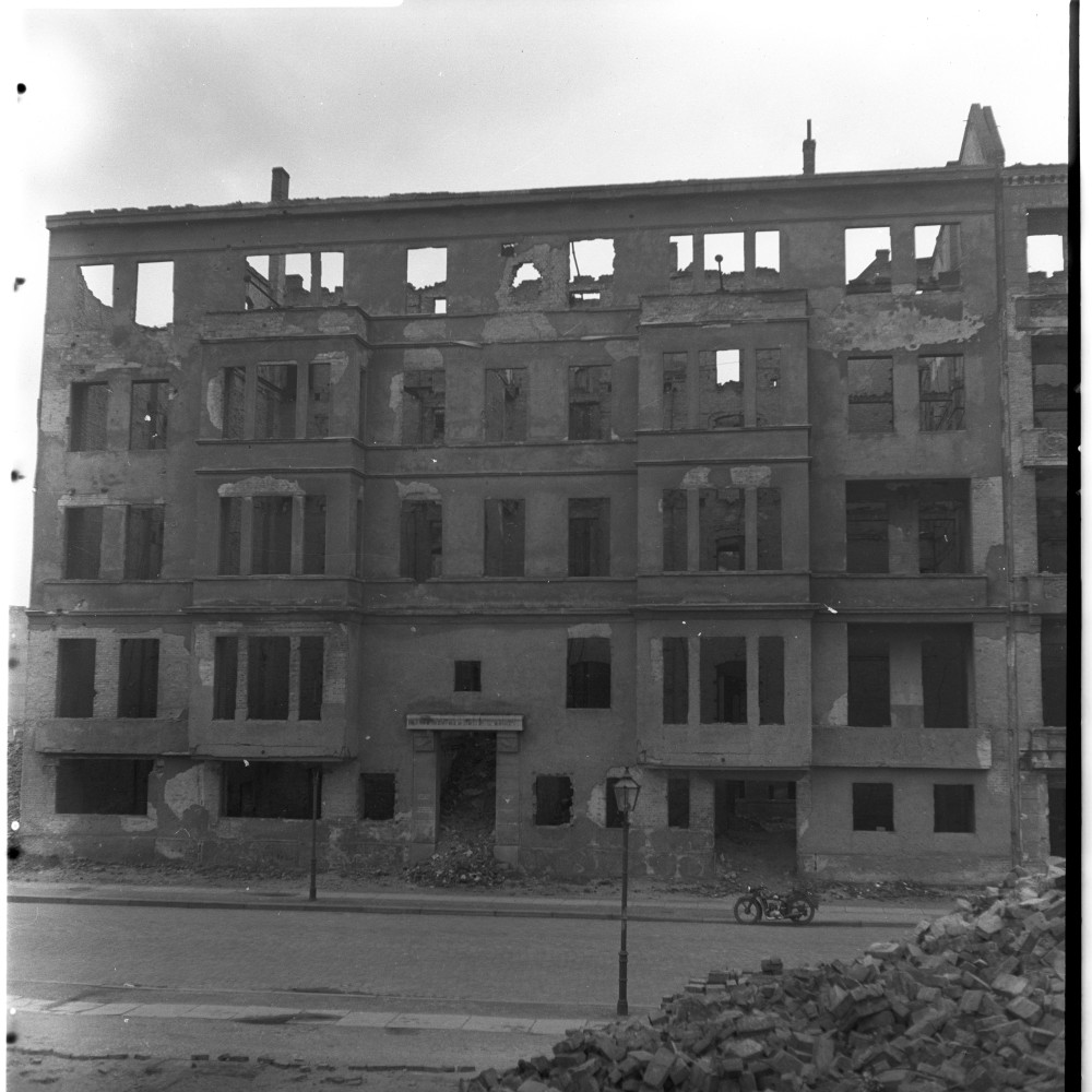 Negativ: Ruine, Passauer Straße 29-30, 1951 (Museen Tempelhof-Schöneberg/Herwarth Staudt CC BY-NC-SA)