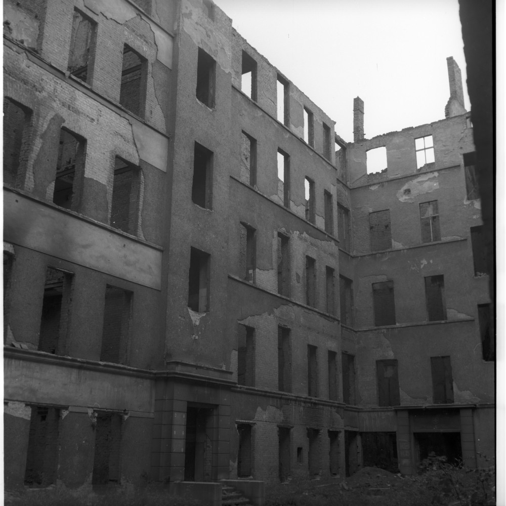 Negativ: Ruine, Passauer Straße 3, 1952 (Museen Tempelhof-Schöneberg/Herwarth Staudt CC BY-NC-SA)