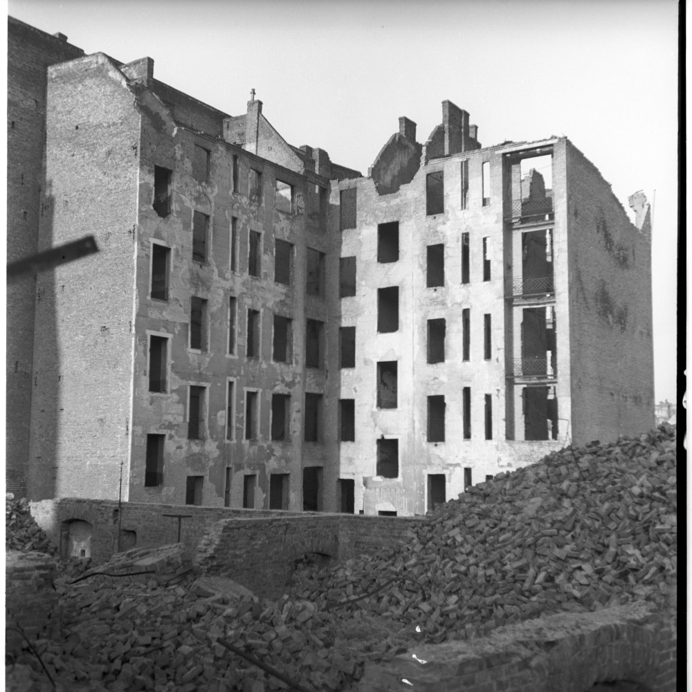 Negativ: Ruine, Passauer Straße 31, 1950 (Museen Tempelhof-Schöneberg/Herwarth Staudt CC BY-NC-SA)