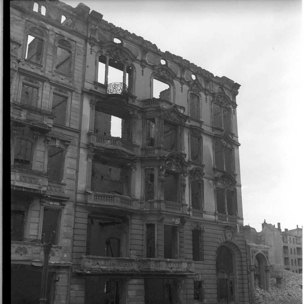 Negativ: Ruine, Passauer Straße 34, 1950 (Museen Tempelhof-Schöneberg/Herwarth Staudt CC BY-NC-SA)