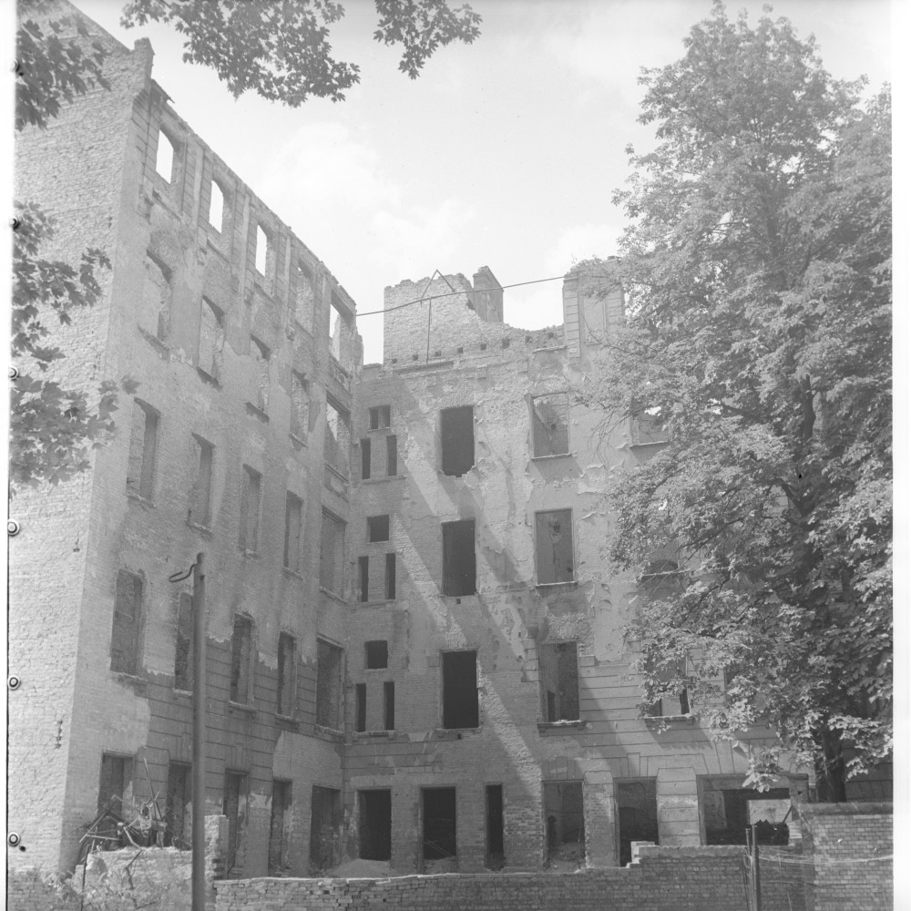 Negativ: Ruine, Potsdamer Straße 143, 1950 (Museen Tempelhof-Schöneberg/Herwarth Staudt CC BY-NC-SA)