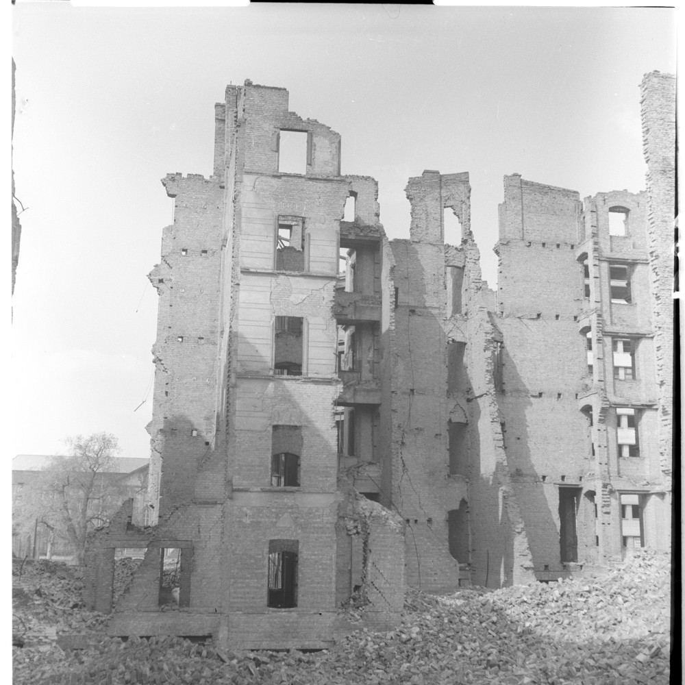 Negativ: Ruine, Potsdamer Straße 191, 1951 (Museen Tempelhof-Schöneberg/Herwarth Staudt CC BY-NC-SA)