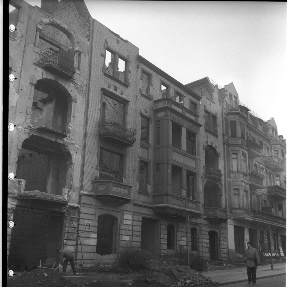 Negativ: Ruine, Rembrandtstraße 12, 1950 (Museen Tempelhof-Schöneberg/Herwarth Staudt CC BY-NC-SA)