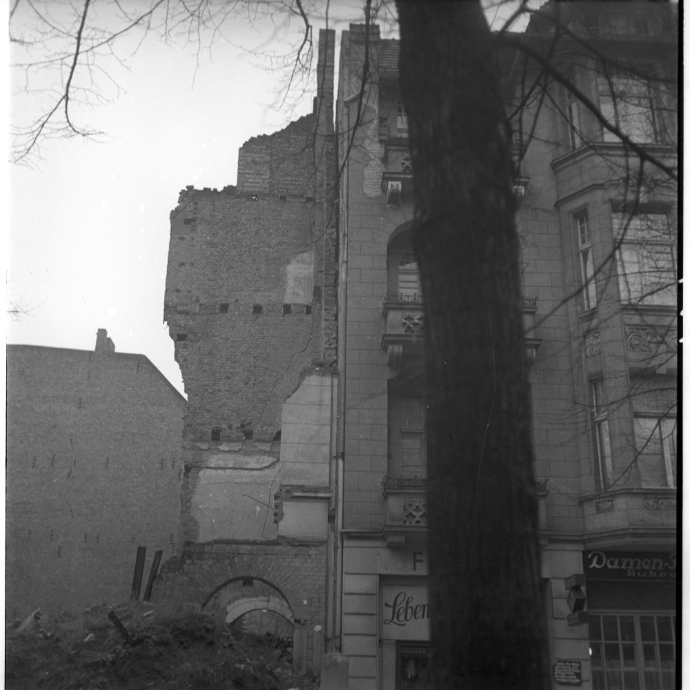 Negativ: Ruine, Rembrandtstraße 20, 1950 (Museen Tempelhof-Schöneberg/Herwarth Staudt CC BY-NC-SA)