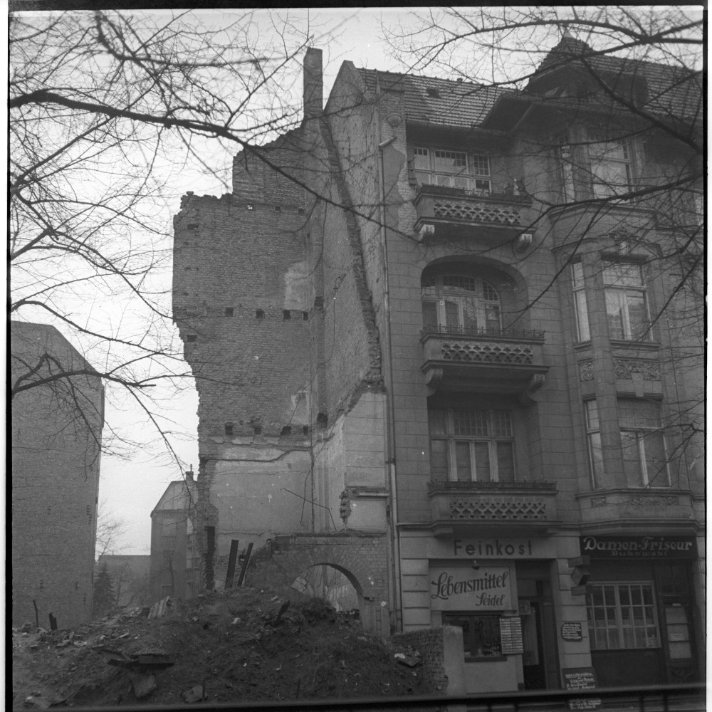 Negativ: Ruine, Rembrandtstraße 20, 1950 (Museen Tempelhof-Schöneberg/Herwarth Staudt CC BY-NC-SA)
