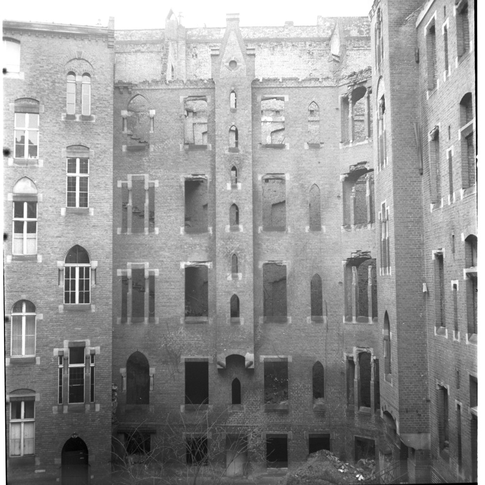 Negativ: Ruine, Rembrandtstraße 7, 1952 (Museen Tempelhof-Schöneberg/Herwarth Staudt CC BY-NC-SA)