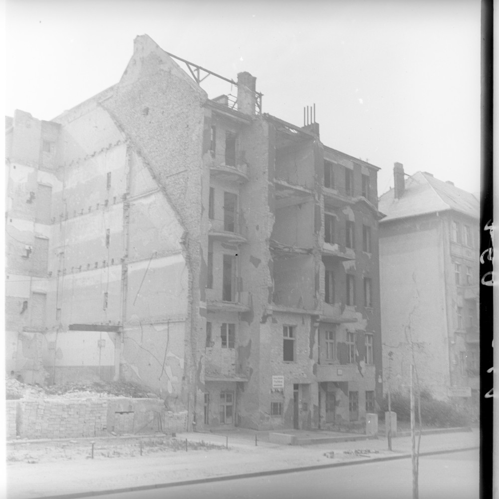 Negativ: Ruine, Rheingaustraße 24, 1950 (Museen Tempelhof-Schöneberg/Herwarth Staudt CC BY-NC-SA)