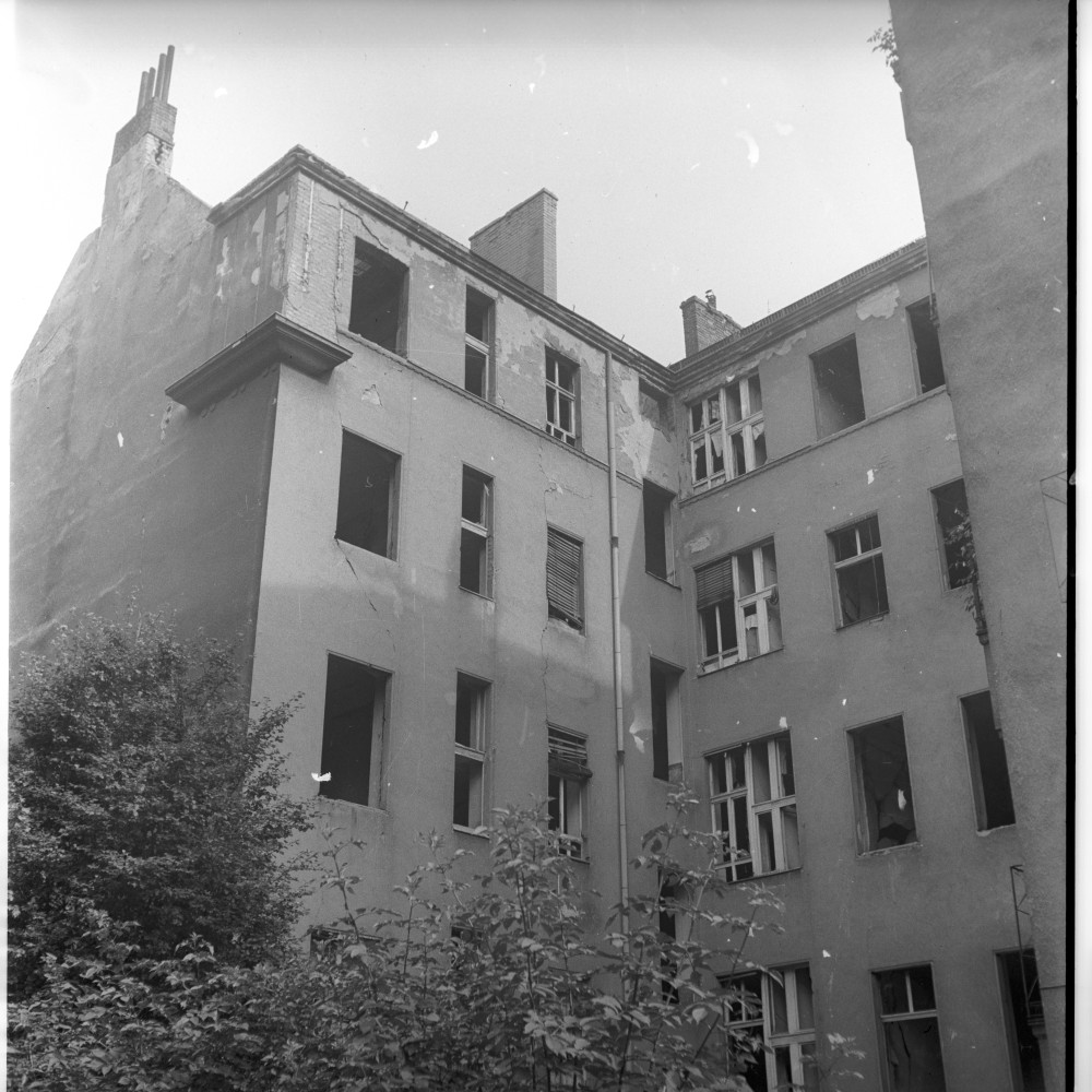 Negativ: Ruine, Rheingaustraße 24, 1950 (Museen Tempelhof-Schöneberg/Herwarth Staudt CC BY-NC-SA)