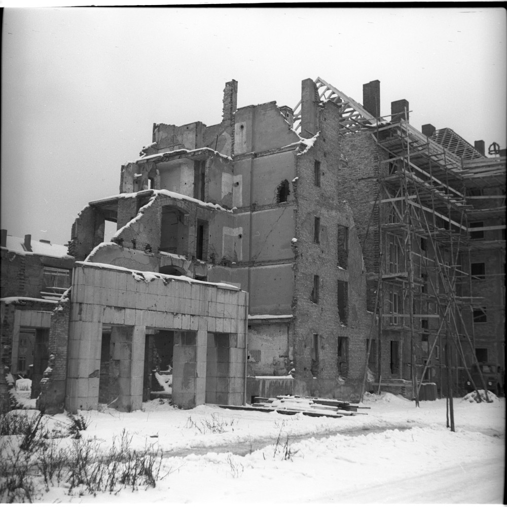 Negativ: Ruine, Riemenschneiderweg 80, 1953 (Museen Tempelhof-Schöneberg/Herwarth Staudt CC BY-NC-SA)