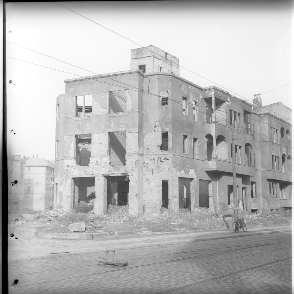 Negativ: Ruine, Rubensstraße 132, 1951 (Museen Tempelhof-Schöneberg/Herwarth Staudt CC BY-NC-SA)