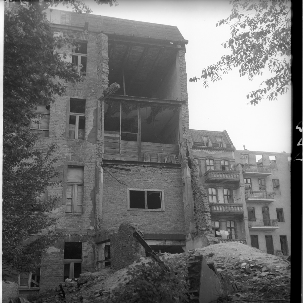 Negativ: Ruine, Rubensstraße 80, 1950 (Museen Tempelhof-Schöneberg/Herwarth Staudt CC BY-NC-SA)
