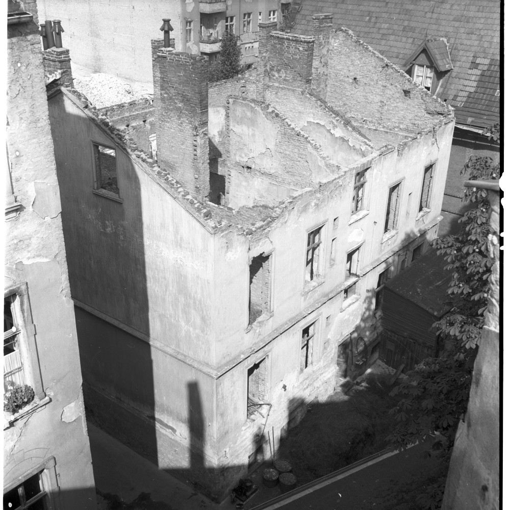 Negativ: Ruine, Sarrazinstraße 21, 1951 (Museen Tempelhof-Schöneberg/Herwarth Staudt CC BY-NC-SA)