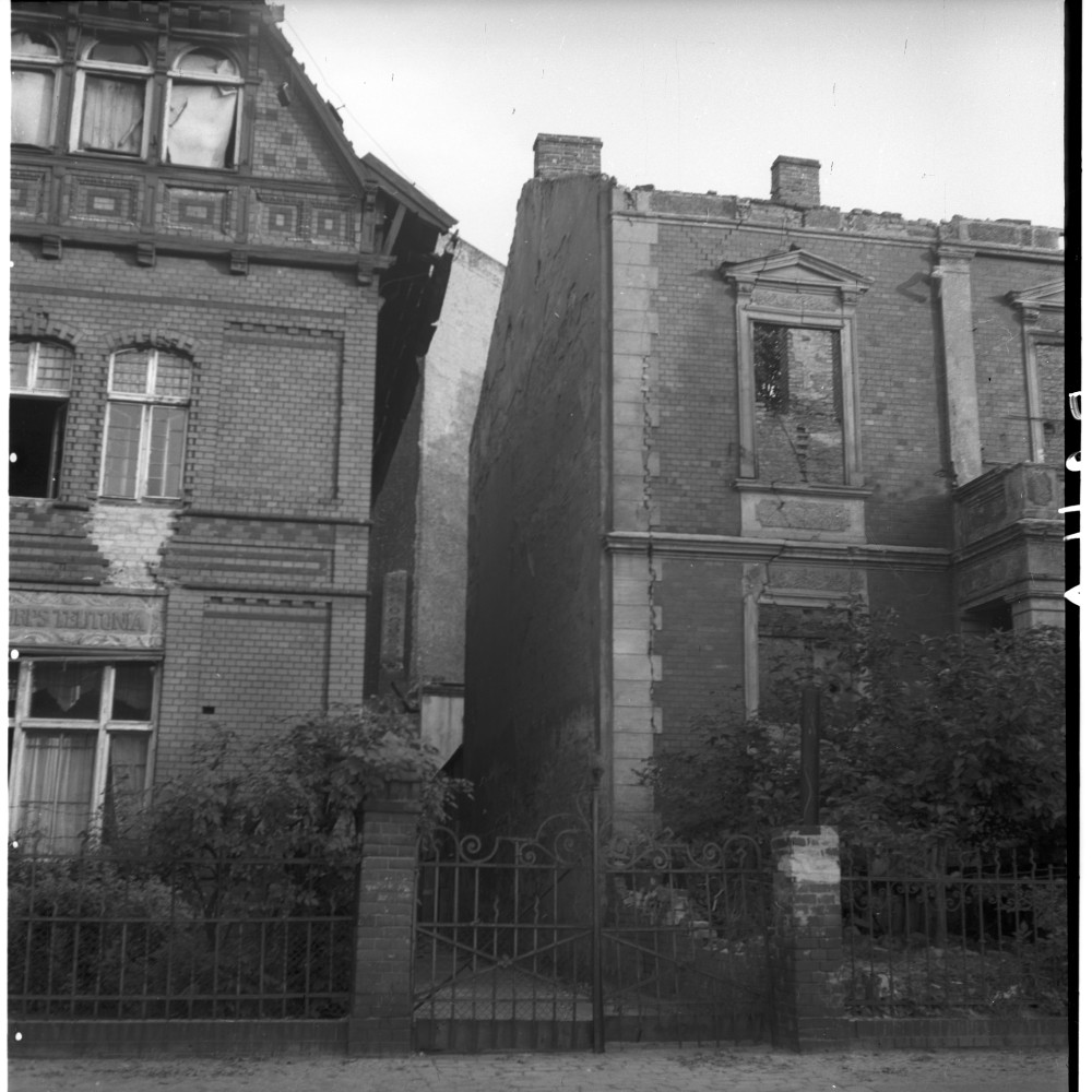 Negativ: Ruine, Sarrazinstraße 21, 1951 (Museen Tempelhof-Schöneberg/Herwarth Staudt CC BY-NC-SA)