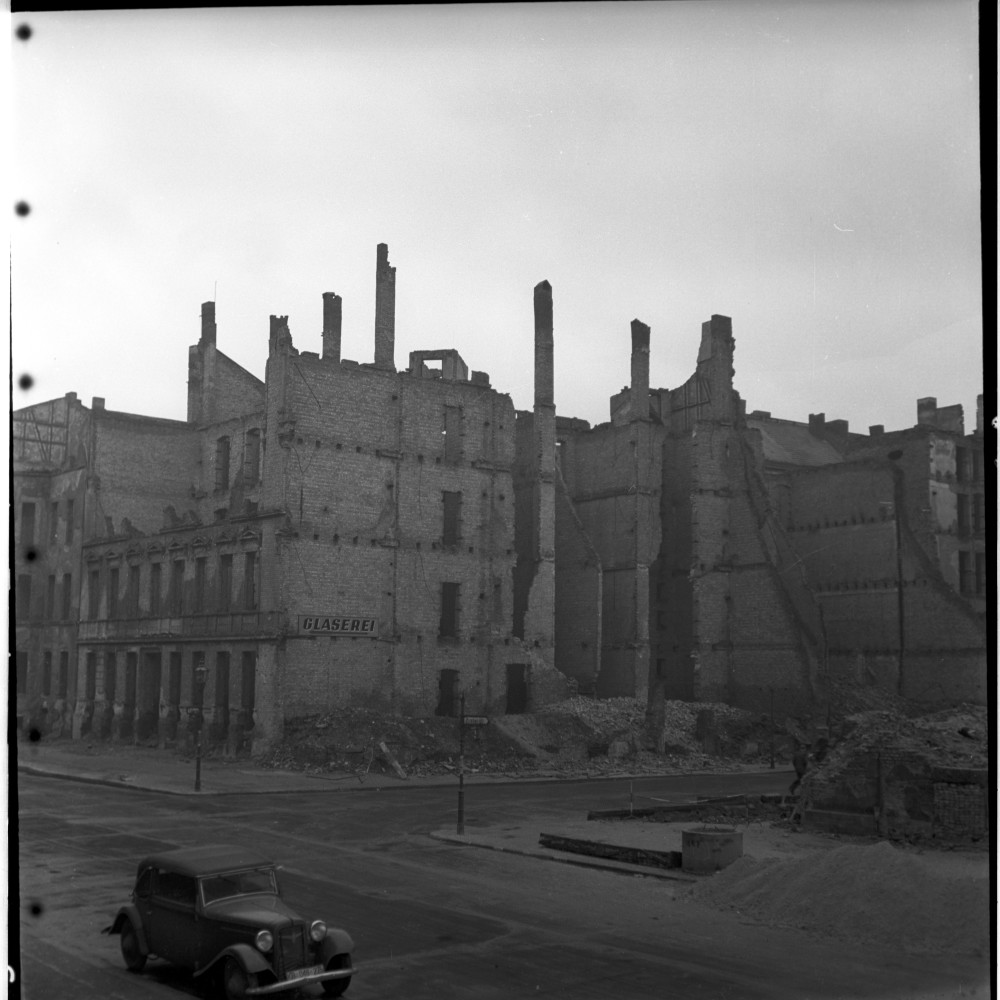 Negativ: Ruine, Schwerinstraße 19, 1950 (Museen Tempelhof-Schöneberg/Herwarth Staudt CC BY-NC-SA)