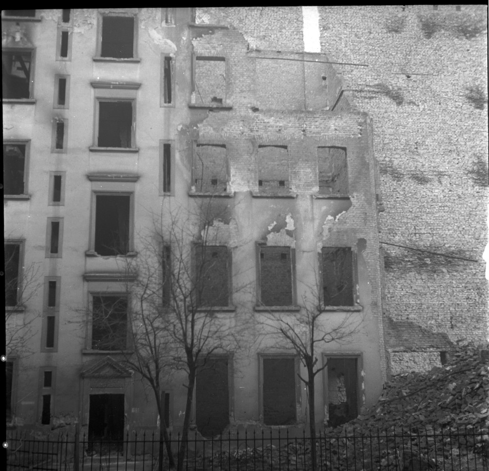 Negativ: Ruine, Siegfriedstraße, 1951 (Museen Tempelhof-Schöneberg/Herwarth Staudt CC BY-NC-SA)