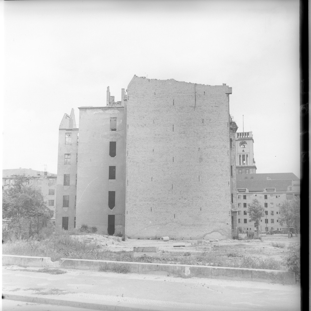 Negativ: Ruine, Steinacher Straße 1, 1951 (Museen Tempelhof-Schöneberg/Herwarth Staudt CC BY-NC-SA)