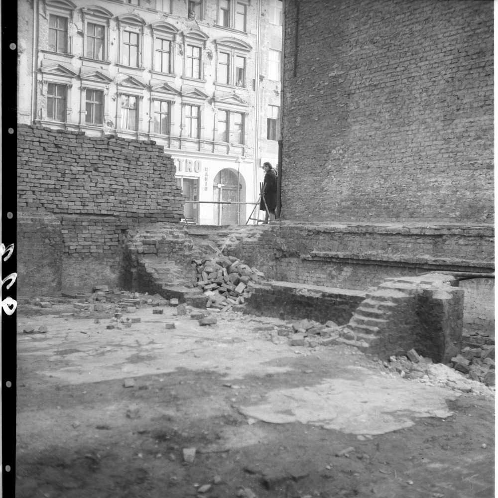 Negativ: Ruine, Steinmetzstraße 15, 1952 (Museen Tempelhof-Schöneberg/Herwarth Staudt CC BY-NC-SA)