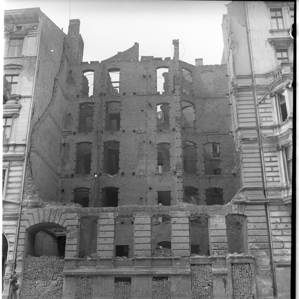 Negativ: Ruine, Steinmetzstraße 15 a, 1950 (Museen Tempelhof-Schöneberg/Herwarth Staudt CC BY-NC-SA)