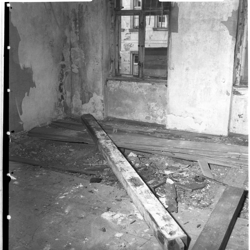 Negativ: Ruine, Steinmetzstraße 42, 1951 (Museen Tempelhof-Schöneberg/Herwarth Staudt CC BY-NC-SA)