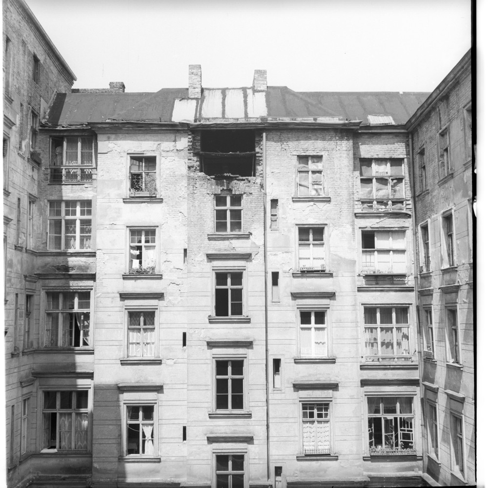 Negativ: Ruine, Steinmetzstraße 42, 1951 (Museen Tempelhof-Schöneberg/Herwarth Staudt CC BY-NC-SA)