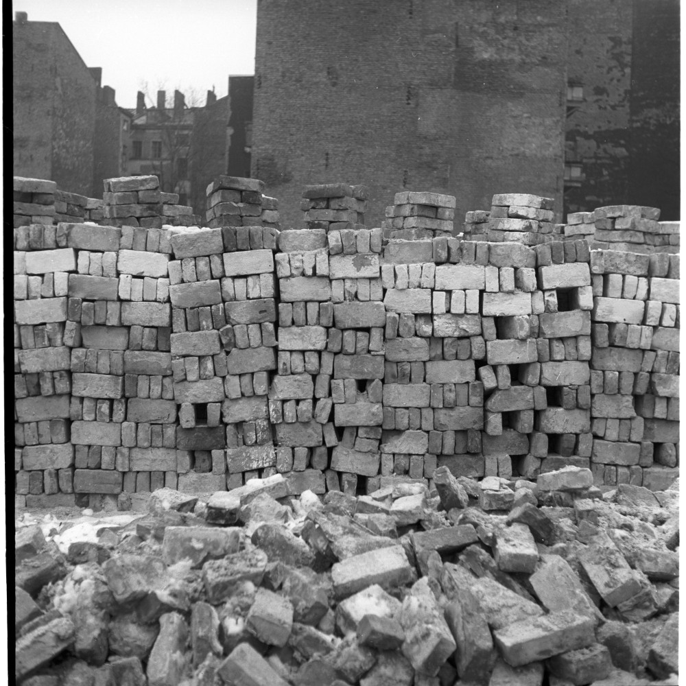 Negativ: Ruine, Steinmetzstraße 44-50, 1952 (Museen Tempelhof-Schöneberg/Herwarth Staudt CC BY-NC-SA)