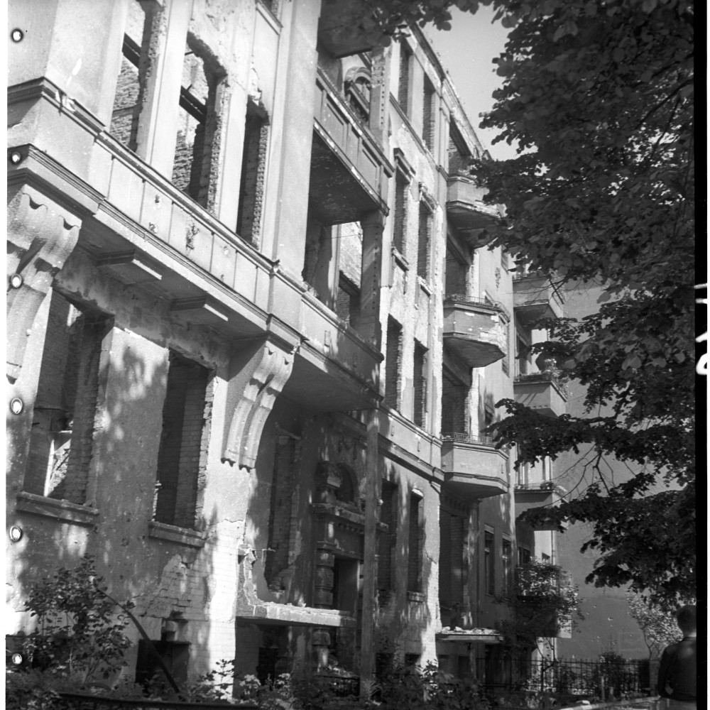 Negativ: Ruine, Südwestkorso 13, 1950 (Museen Tempelhof-Schöneberg/Herwarth Staudt CC BY-NC-SA)
