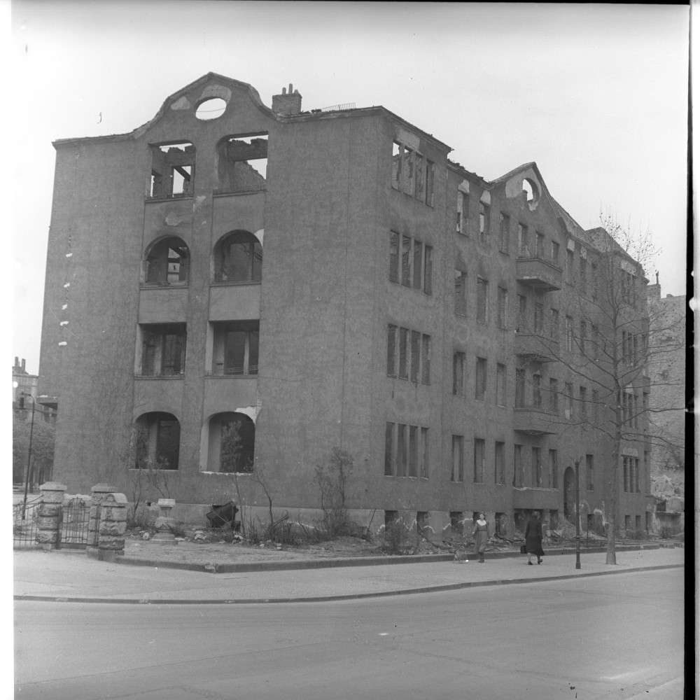 Negativ: Ruine, Thorwaldsenstraße 6, 1951 (Museen Tempelhof-Schöneberg/Herwarth Staudt CC BY-NC-SA)