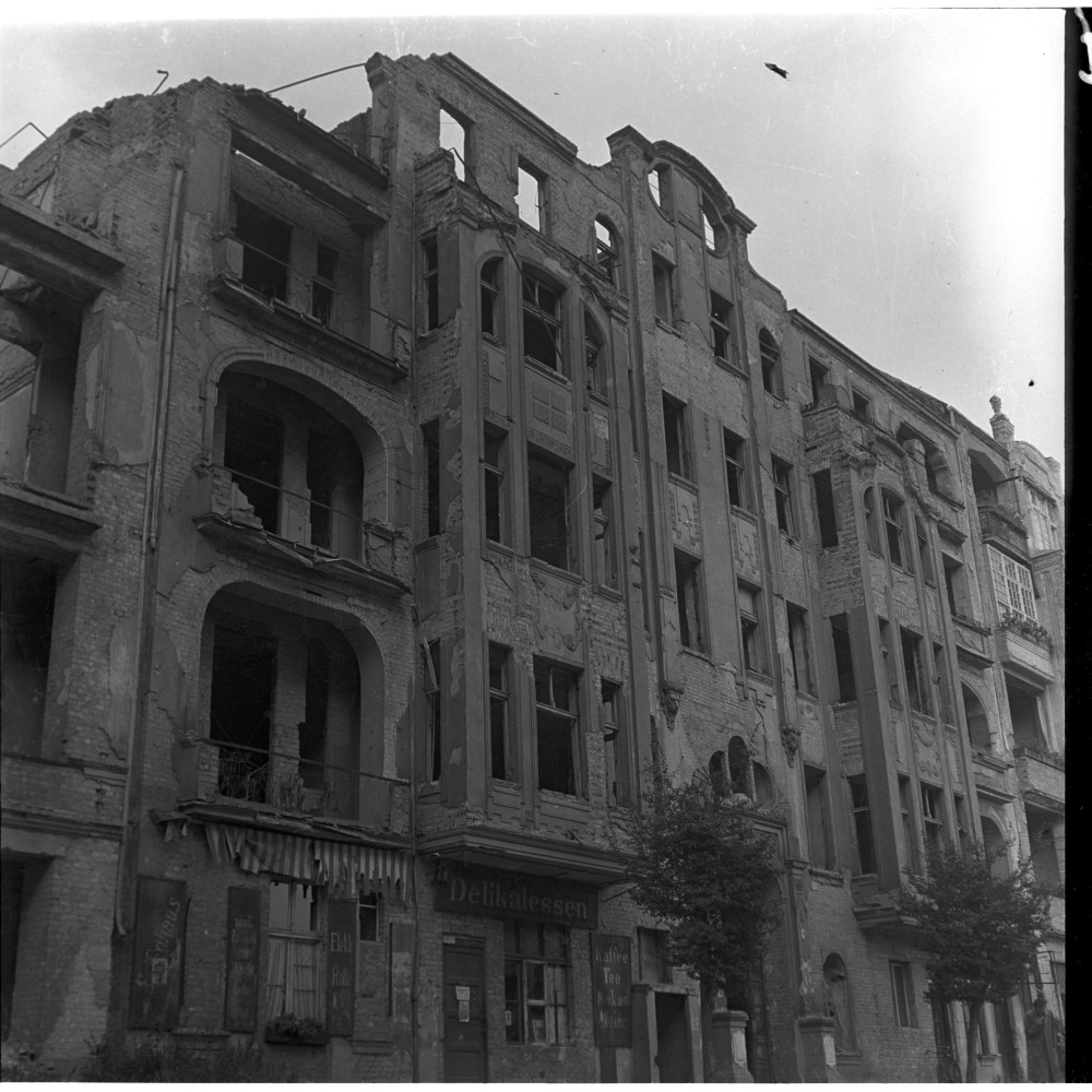 Negativ: Ruine, Vorbergstraße 4, 1949 (Museen Tempelhof-Schöneberg/Herwarth Staudt CC BY-NC-SA)