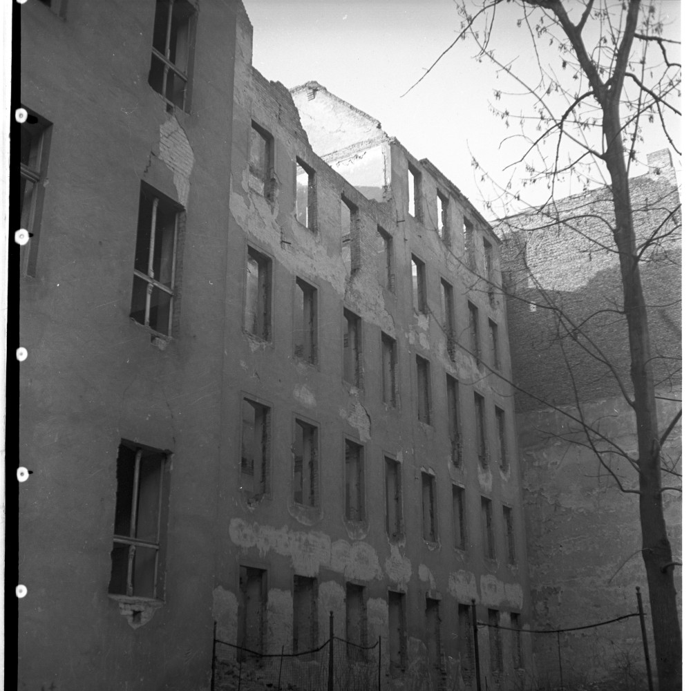 Negativ: Ruine, Vorbergstraße 5, 1951 (Museen Tempelhof-Schöneberg/Herwarth Staudt CC BY-NC-SA)