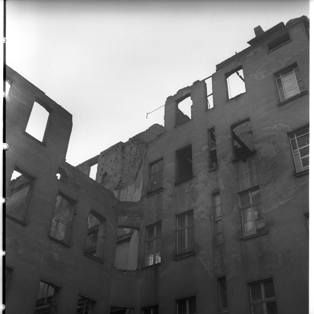 Negativ: Ruine, Wartburgstraße 41, 1951 (Museen Tempelhof-Schöneberg/Herwarth Staudt CC BY-NC-SA)